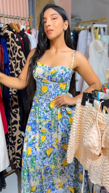 Vestido midi floral con estampado de limones